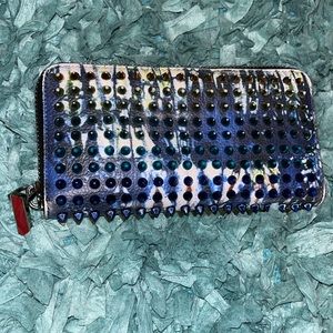 💙Christian Louboutin wallet with the red zipper pull💙